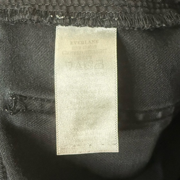 EVERLANE Cropped Straight Leg Black Minimalist Comfy Jeans - Picture 9 of 9